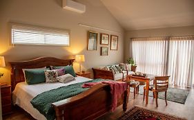 Meander Retreat - King Suite With Rural Views